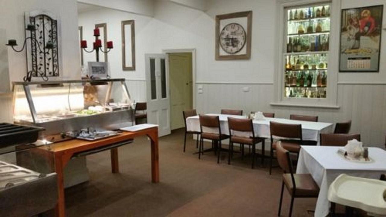 Royal Hotel Snake Valley Екстер'єр фото